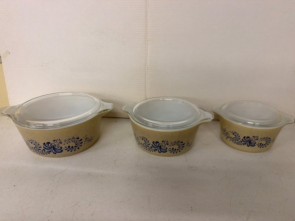 Pyrex Homestead Casserole Dishes with Glass Lids