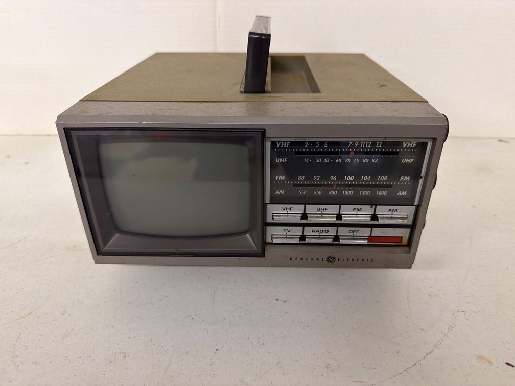 General Electric 7-7150B Portable TV and Radio