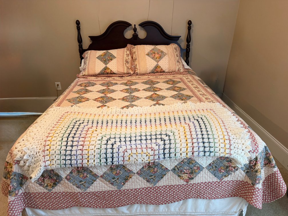 Queen Bed & Bedding