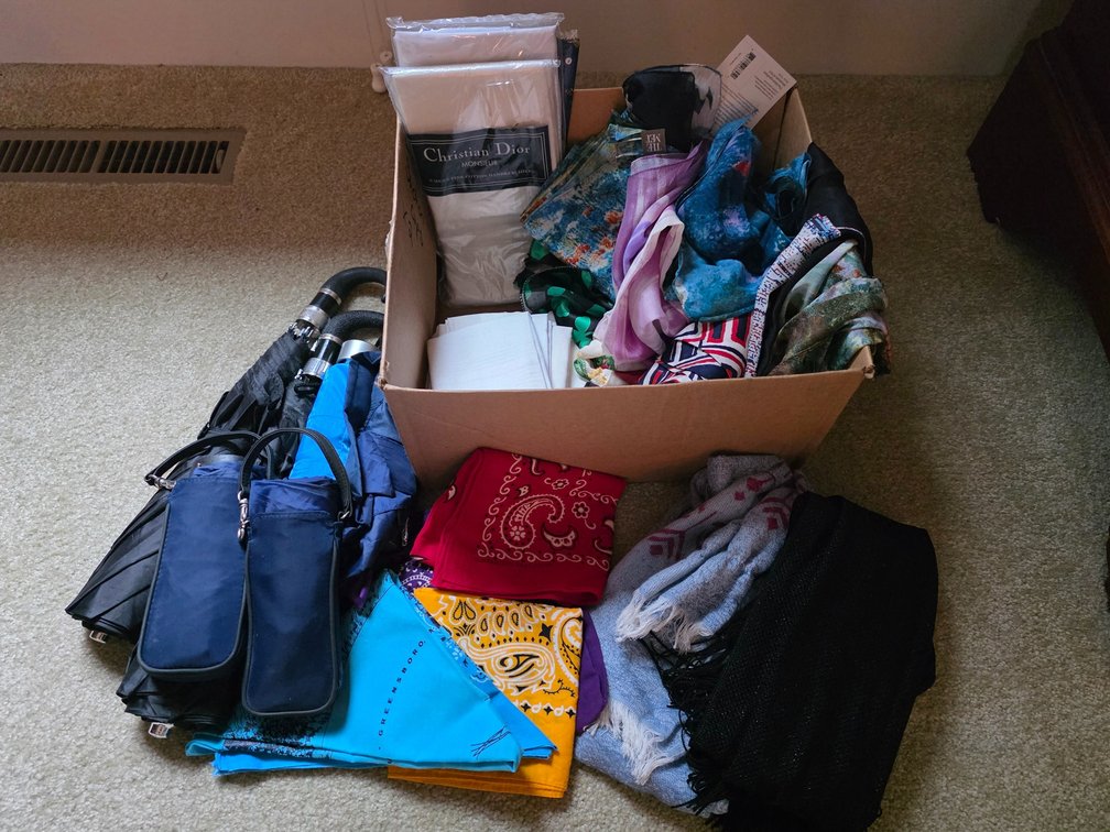 Scarves/Handkerchiefs/Bandanas/Umbrellas,