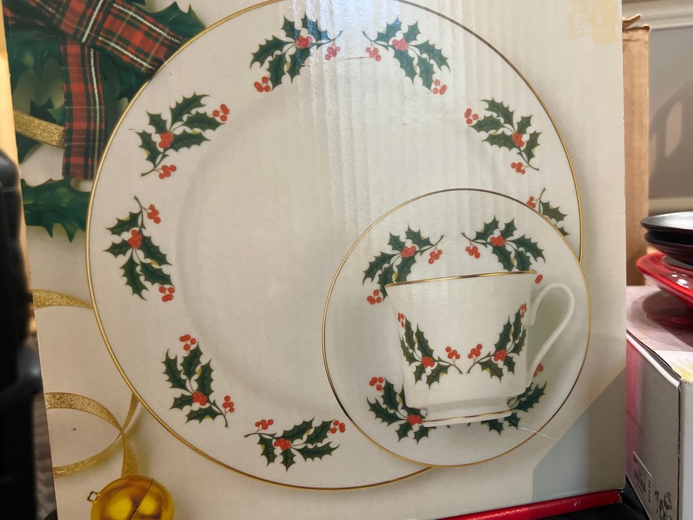 12-Piece Porcelain Christmas Dinnerware Set