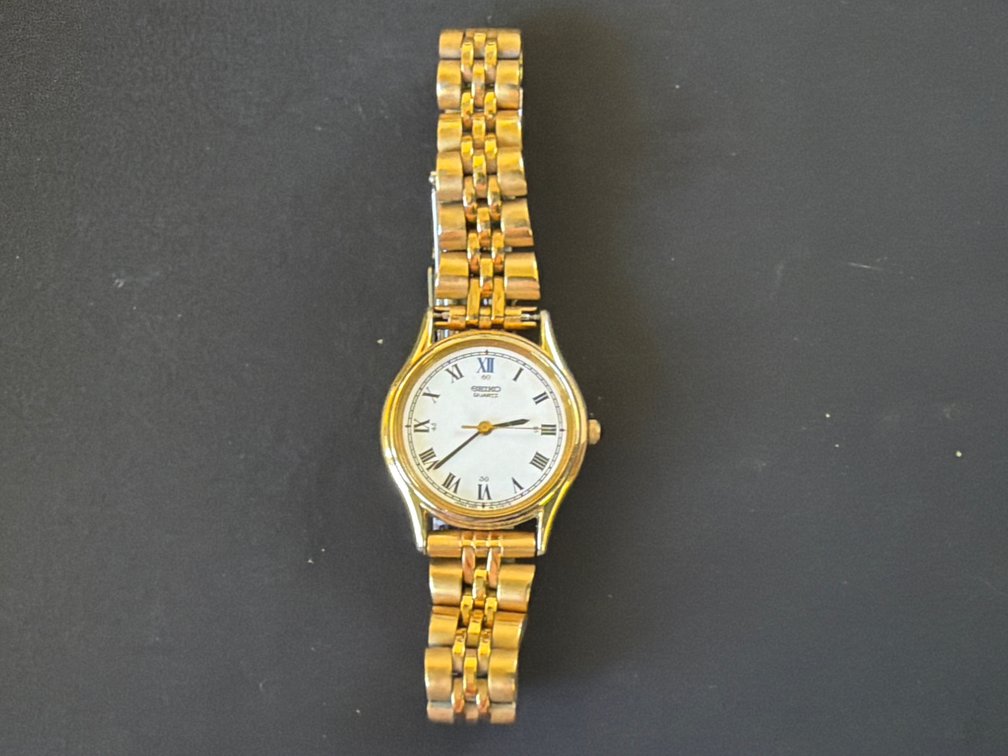 Seiko 4N01-0010 Gold-Tone Quartz Wristwatch