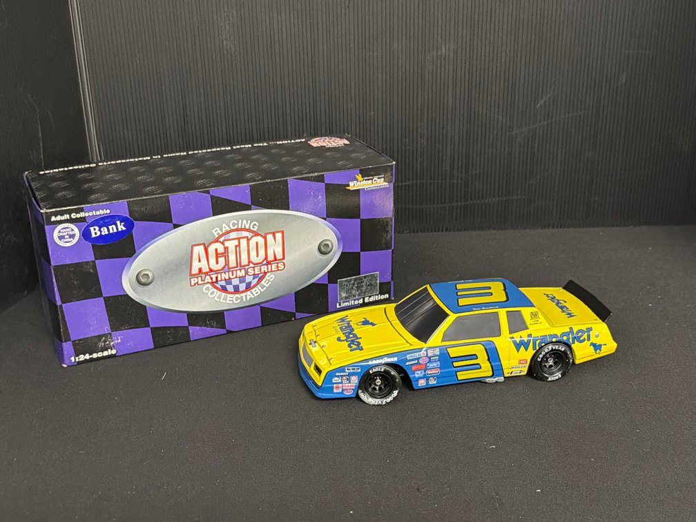 Action Dale Earnhardt #3 Wrangler 1984 Monte Carlo 1:24 Bank