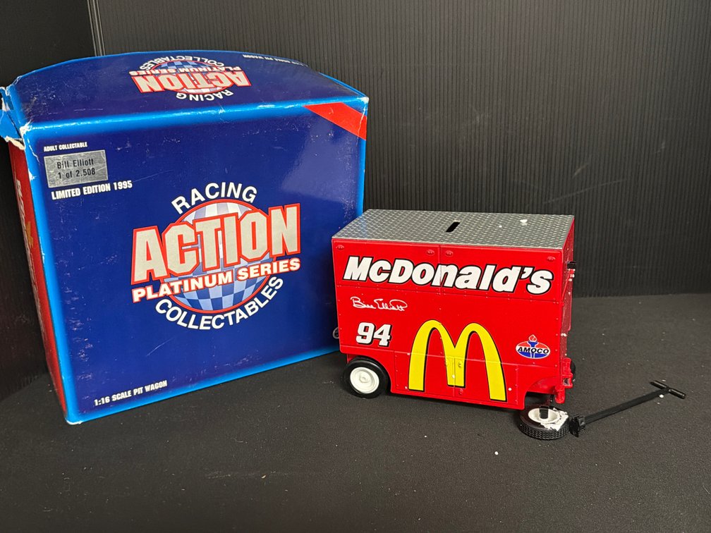Action 1:16 Scale Bill Elliott McDonald's Pit Wagon Bank