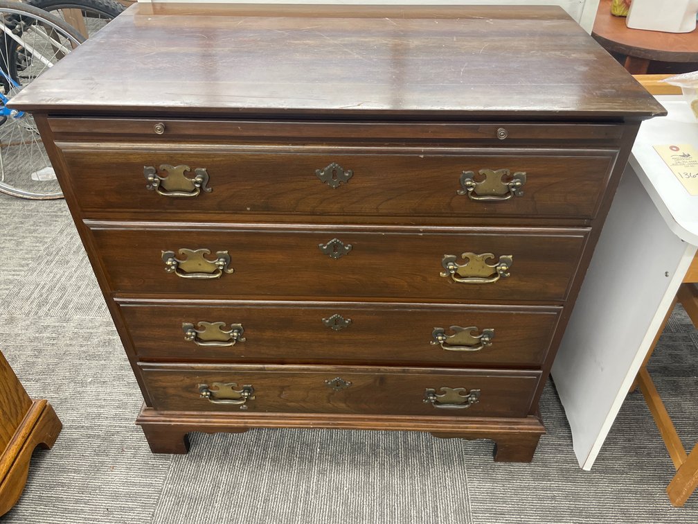 Pennsylvania House Chippendale Style Bachelor's Chest
