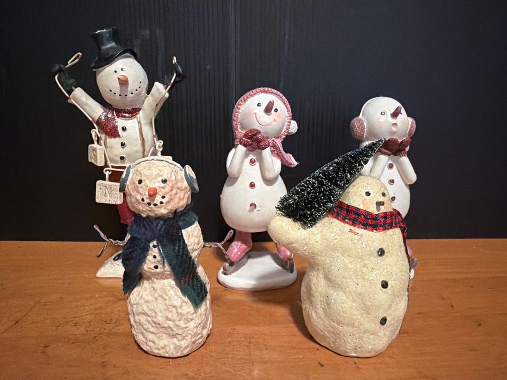 Decorative Snowman Figurines (5)