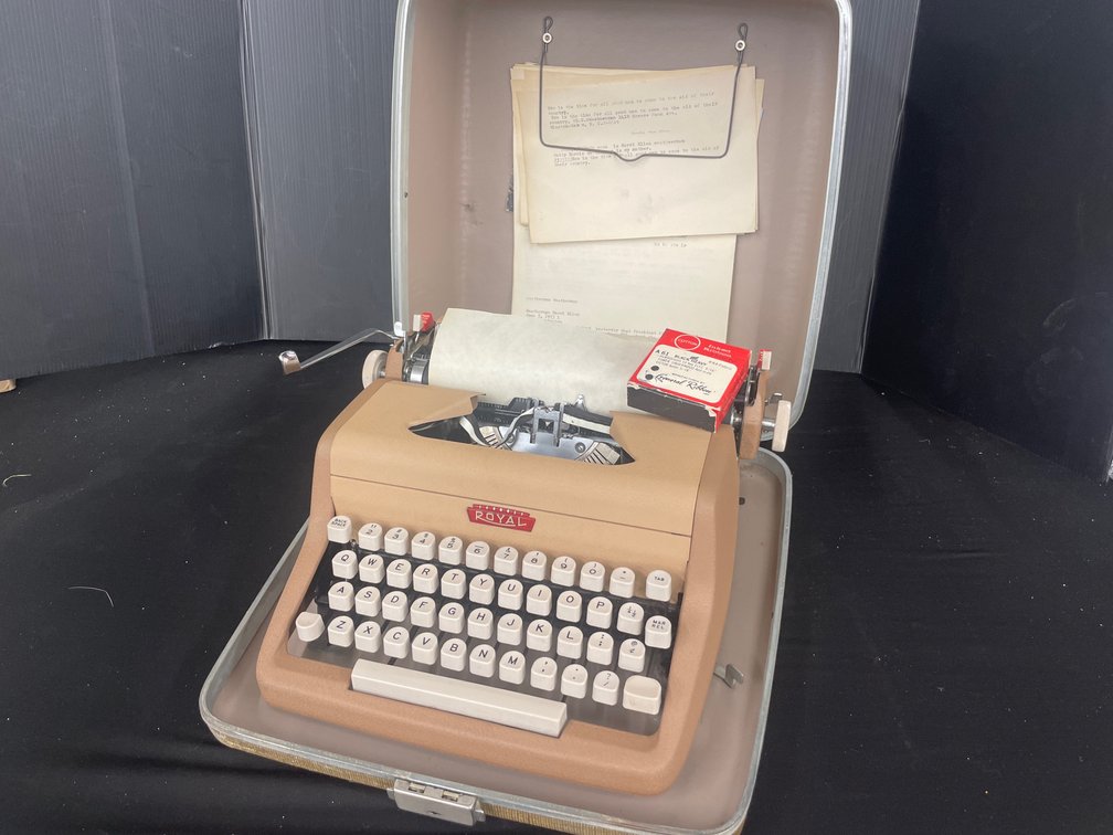 Royal Portable Manual Typewriter with Carrying Case and Ribbon