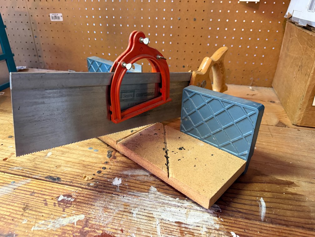 Manual Miter Box with Backsaw
