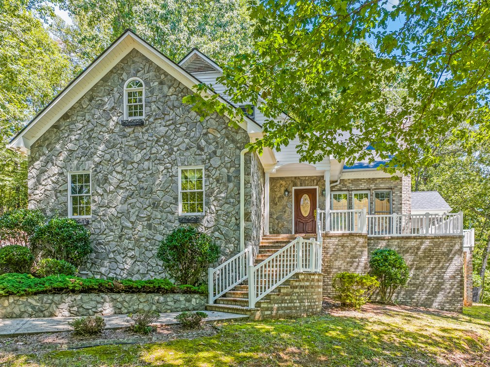 Mountian Views and Country Living in Pilot Mountain, NC