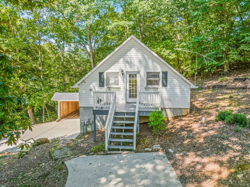 Mountian Views and Country Living in Pilot Mountain, NC