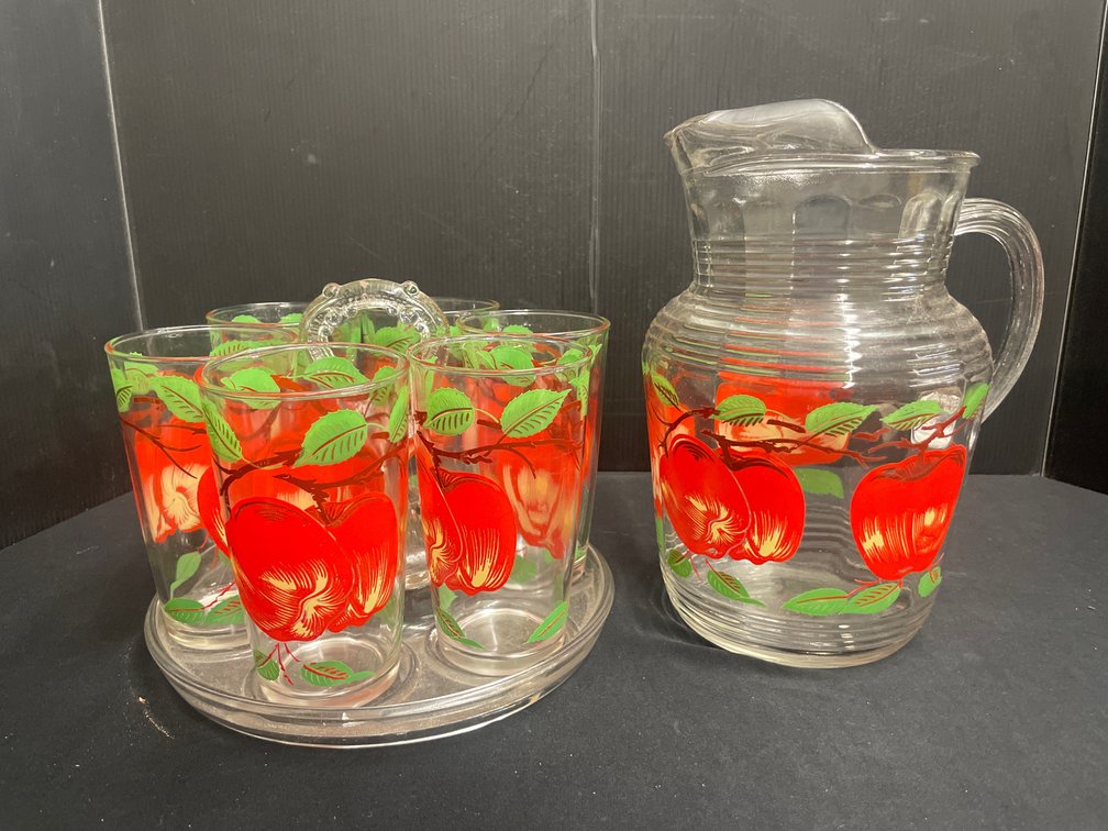 Eight-Piece Glass Beverage Set with Apple Motif