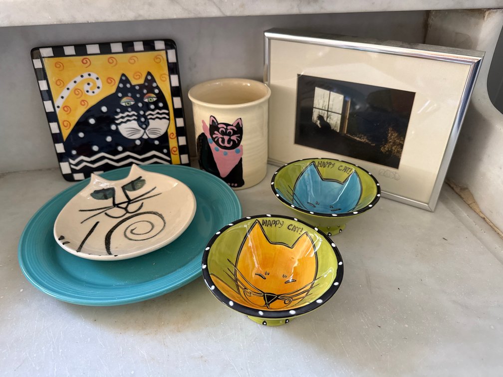 Cat-Themed Ceramic Tableware and Framed Photograph