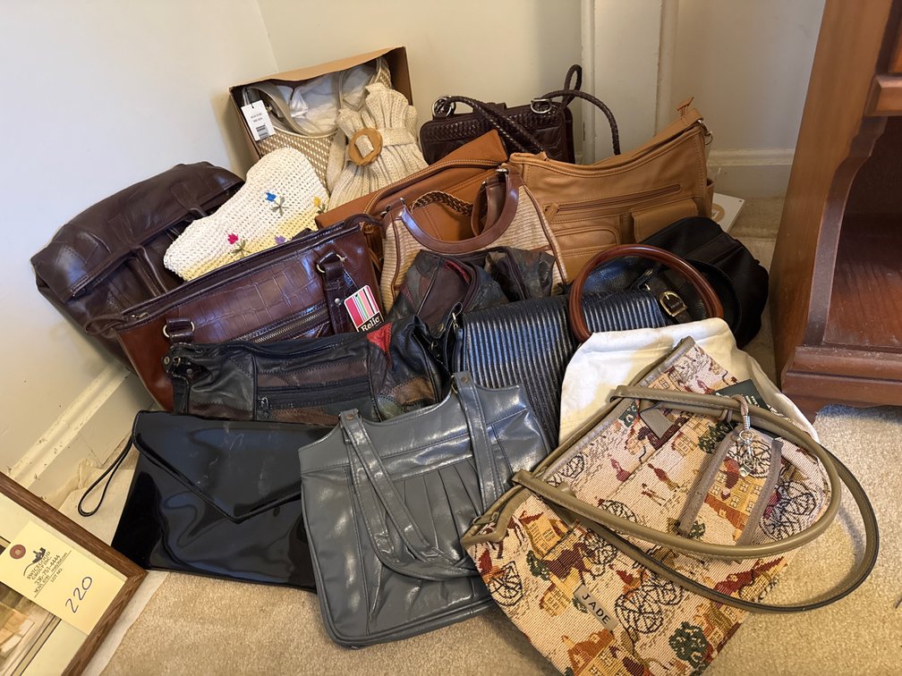 Women's Handbags, Totes, and Shoulder Bags
