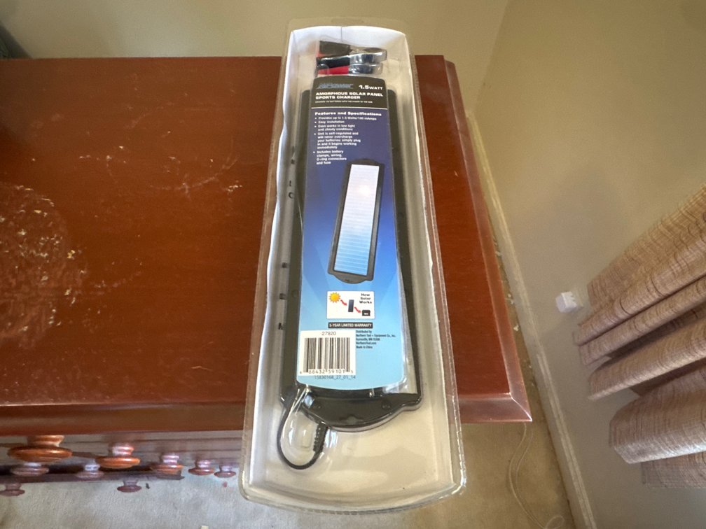 1.5 Watt Amorphous Solar Panel Sports Charger and Spring Clamp