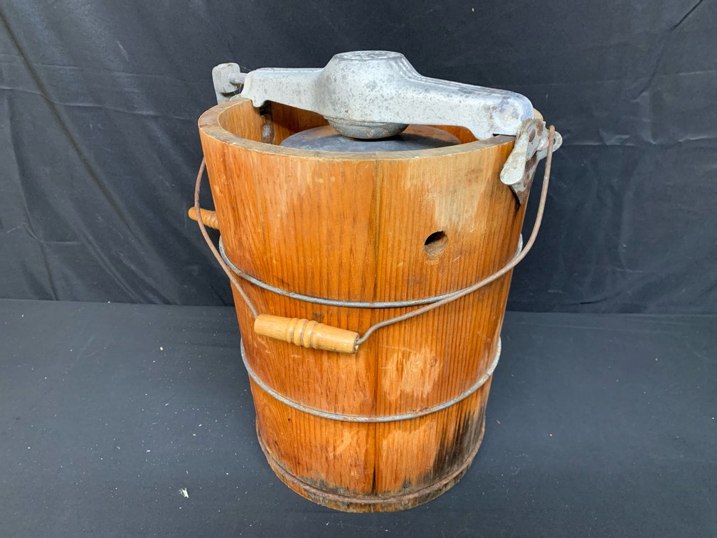 White Mountain Hand-Crank Ice Cream Freezer