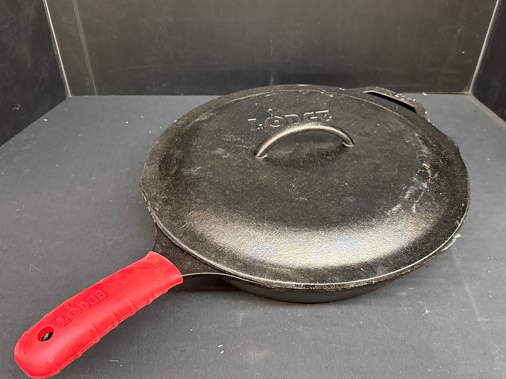 Lodge Cast Iron Skillet with Lid