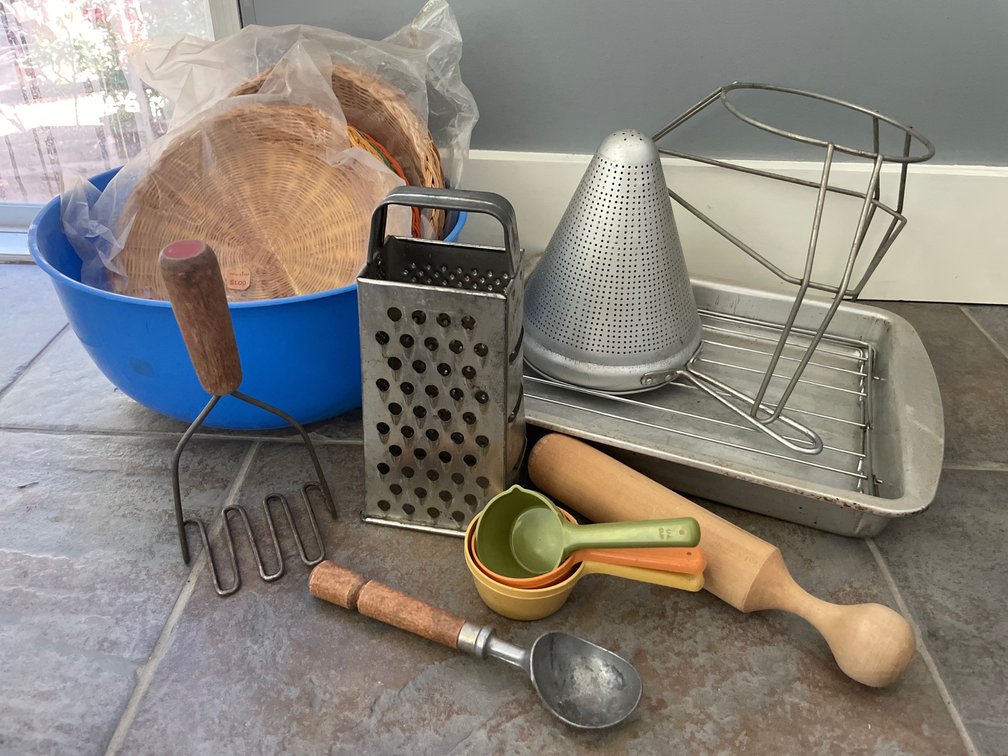Aluminum Roasting Pan with Rack, and Conical Strainer