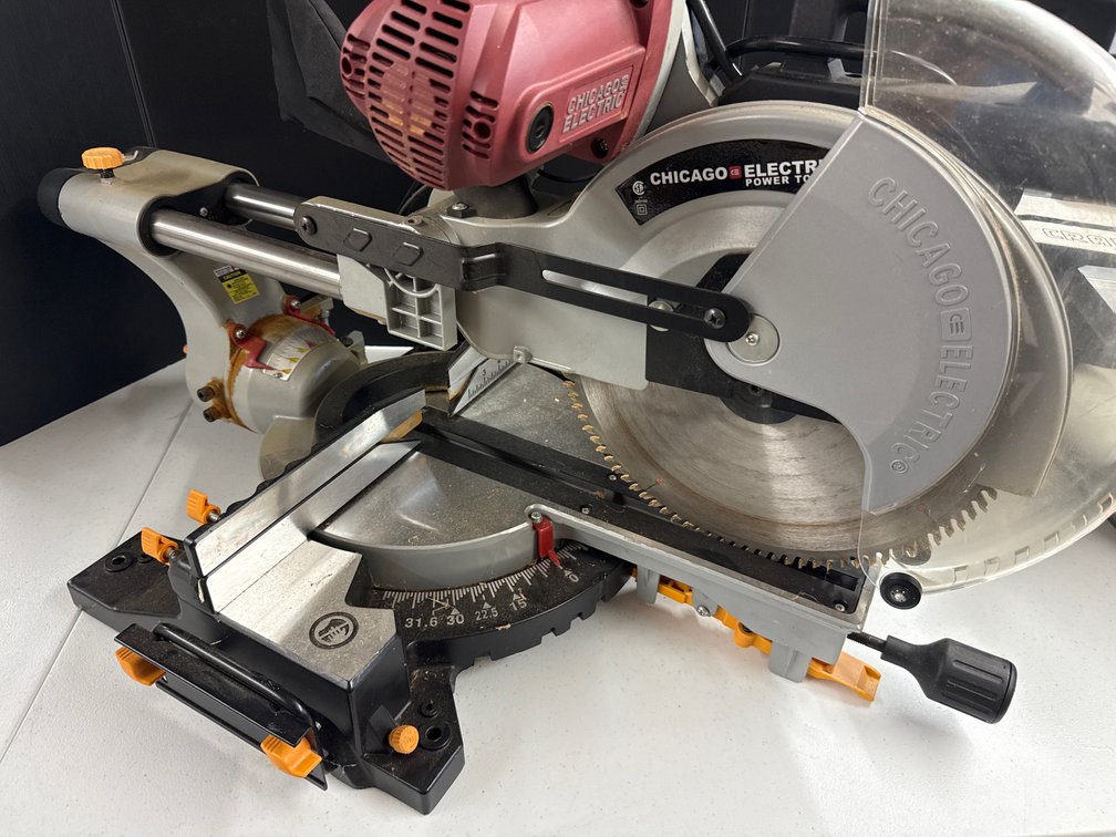 Chicago Electric Compound Miter Saw