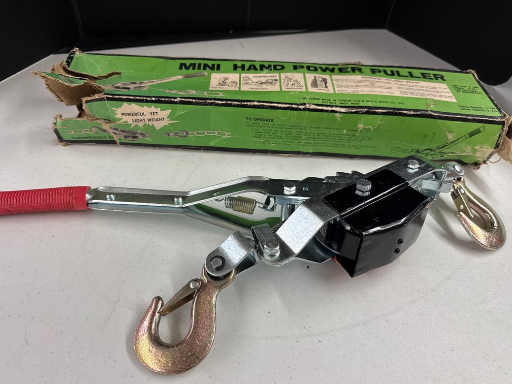 B and E Mini Hand Power Puller