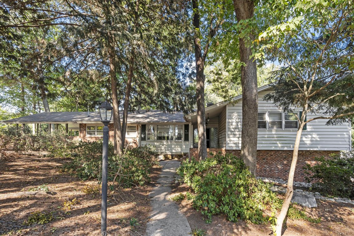 Prime Raleigh Location – Glen Eden Drive