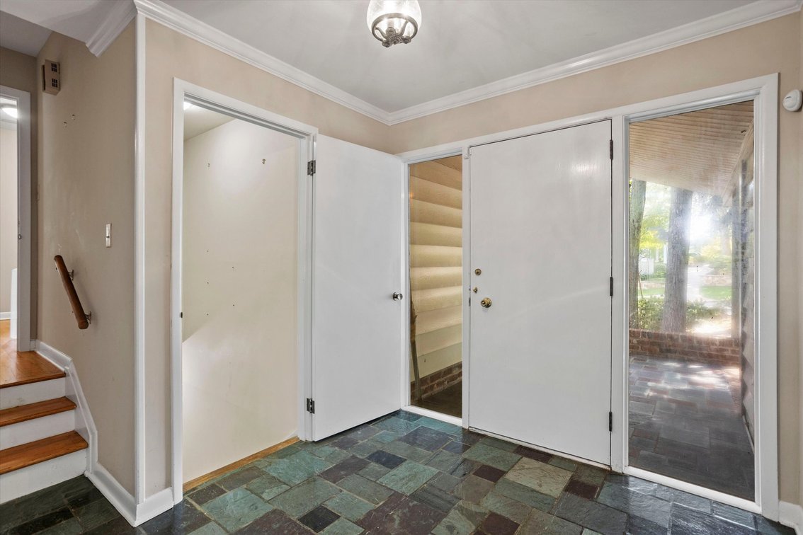 Prime Raleigh Location – Glen Eden Drive
