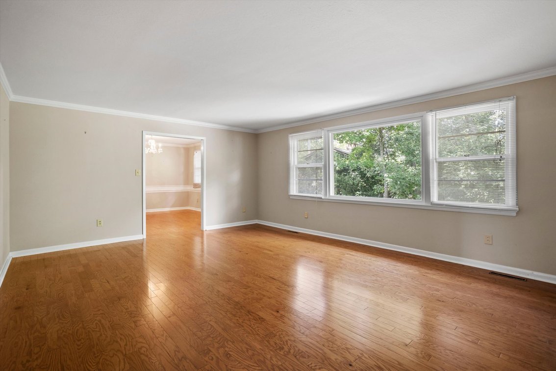 Prime Raleigh Location – Glen Eden Drive
