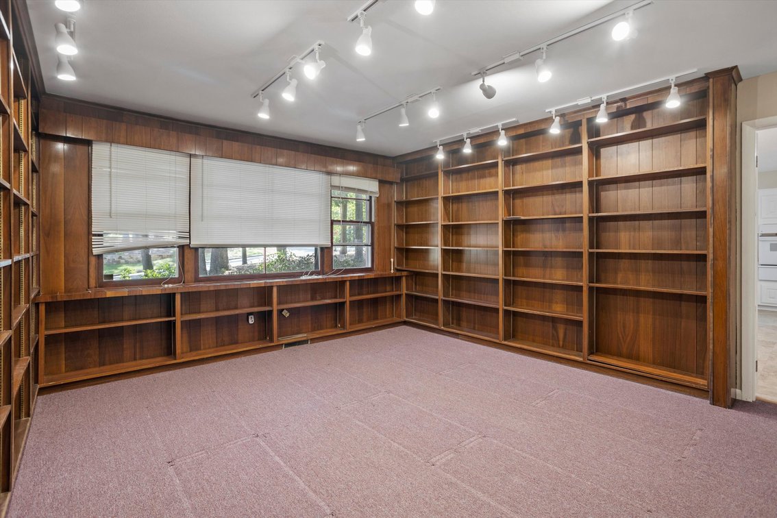 Prime Raleigh Location – Glen Eden Drive