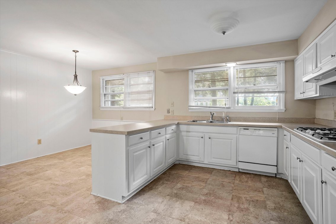 Prime Raleigh Location – Glen Eden Drive