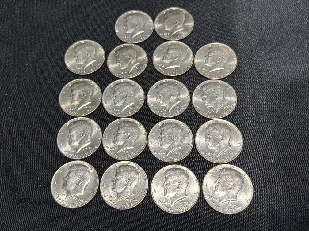 1776-1976 Kennedy Bicentennial Half Dollars (18)