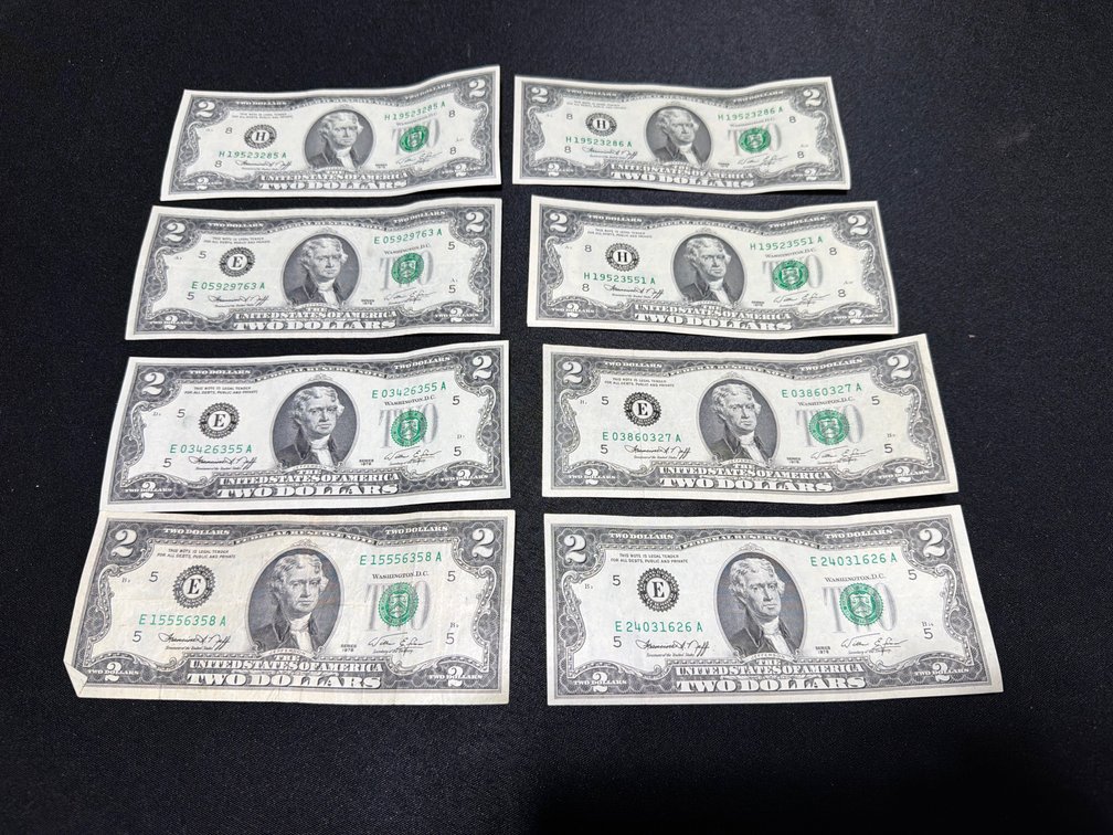 Series 1976 $2 Federal Reserve Notes (8)