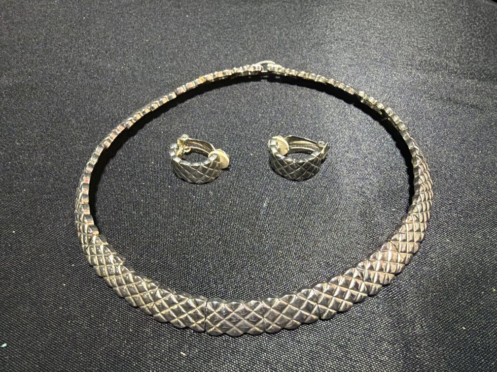Silver-Tone Diamond-Quilted Collar Necklace and Clip-On Earrings Set