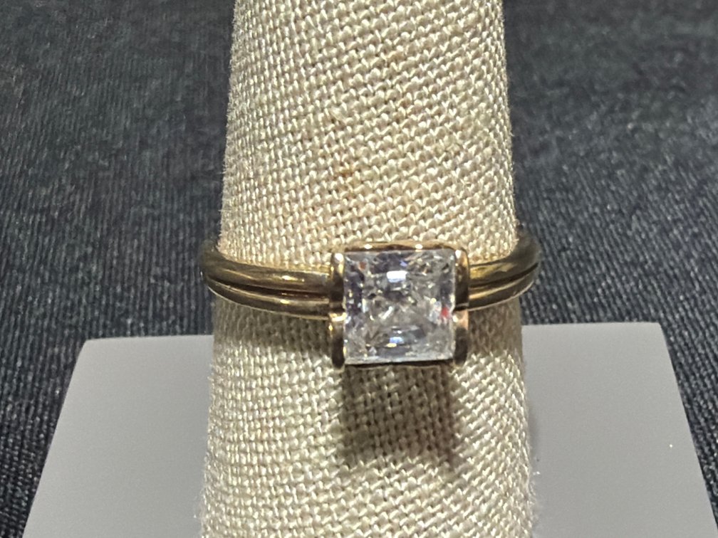 10K Yellow Gold Solitaire