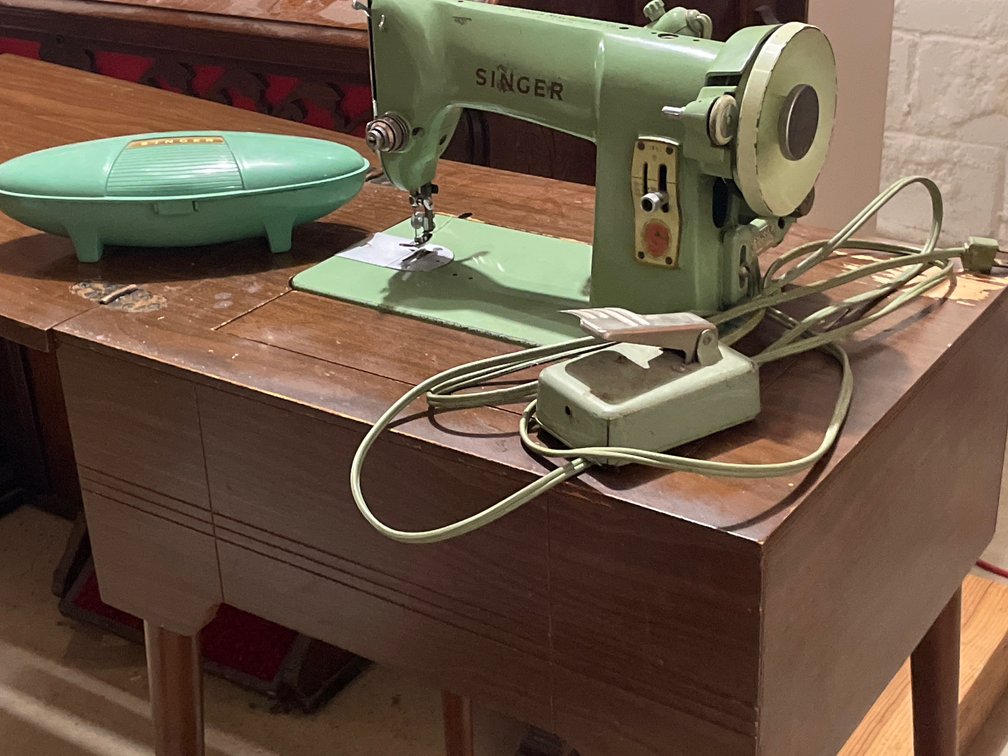 Singer 185J Sewing Machine with Wooden Cabinet