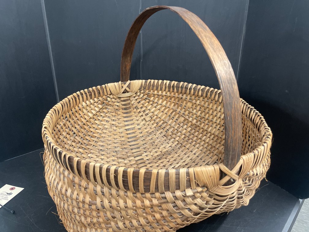 Woven Splint Buttocks Basket with Bentwood Handle