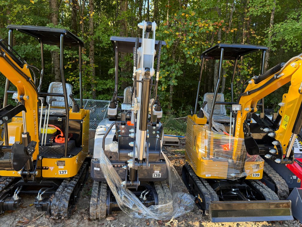 ME18 MINI EXCAVATOR