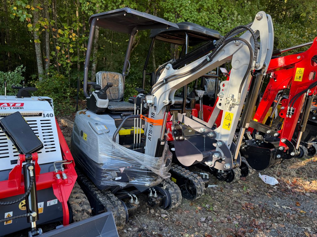 ME18 MINI EXCAVATOR