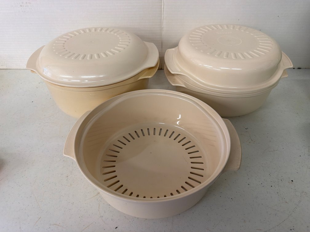 Tupperware 5-Piece Microwave Steamer Cookware Set