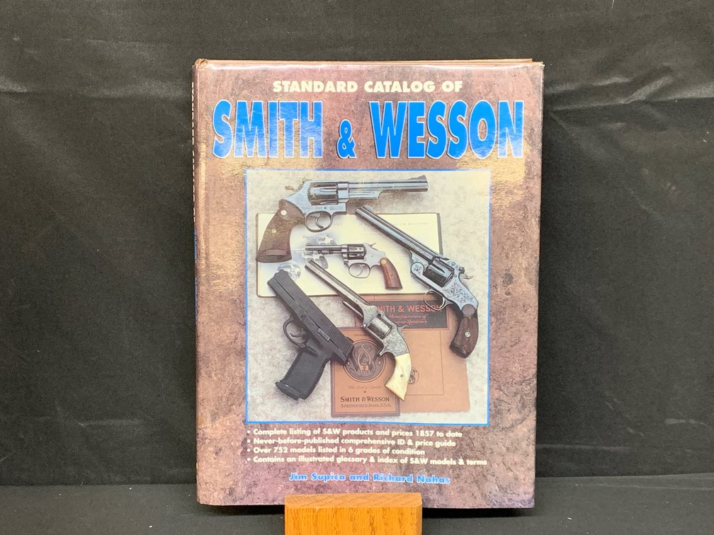 Standard Catalog of Smith & Wesson Book