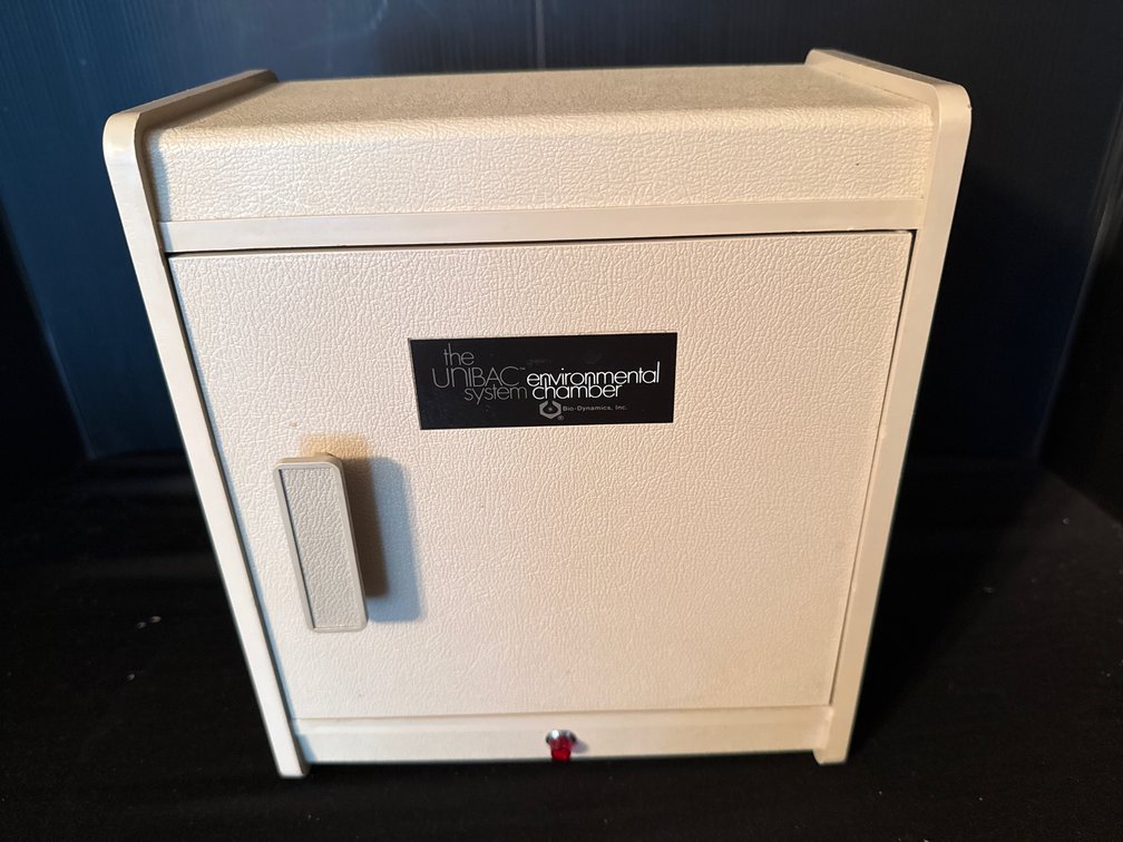 Bio-Dynamics UNIBAC Model 8511 Environmental Chamber
