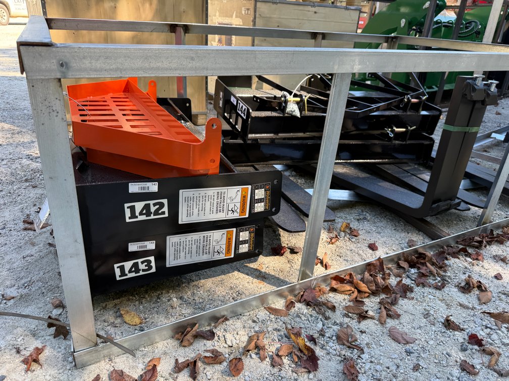 SKID STEER PALLET FORK