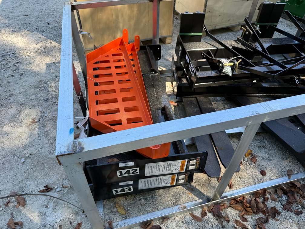 SKID STEER PALLET FORK