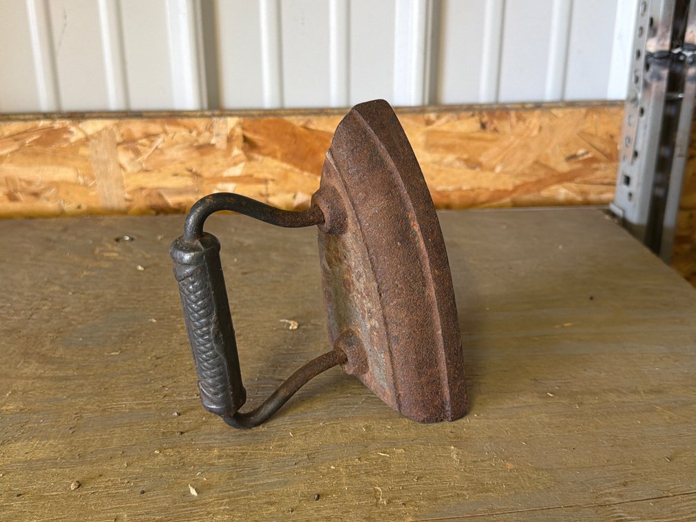 Cast Iron Sad Iron with Textured Grip Handle