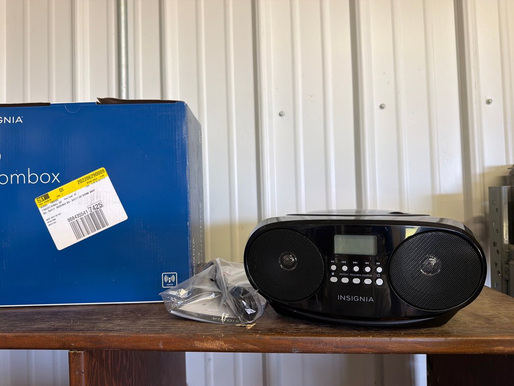 Insignia NS-B4111 CD Boombox with AM/FM Tuner