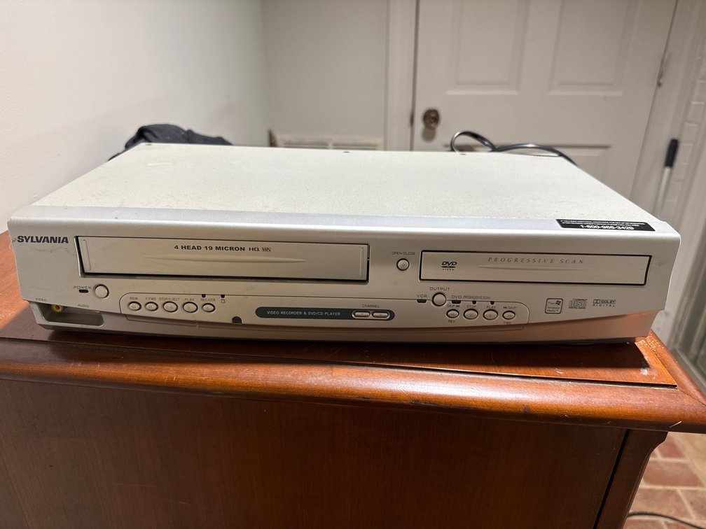 Sylvania DVC841G VCR and DVD Player Combo
