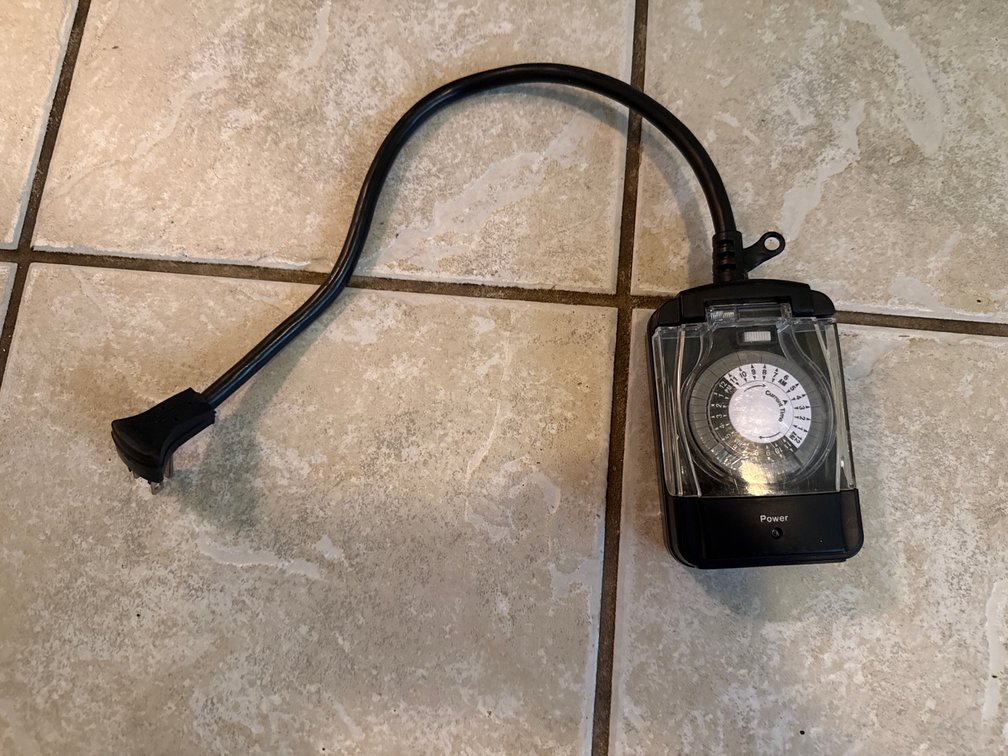UTTNO2411 Outdoor Mechanical Plug-In Timer