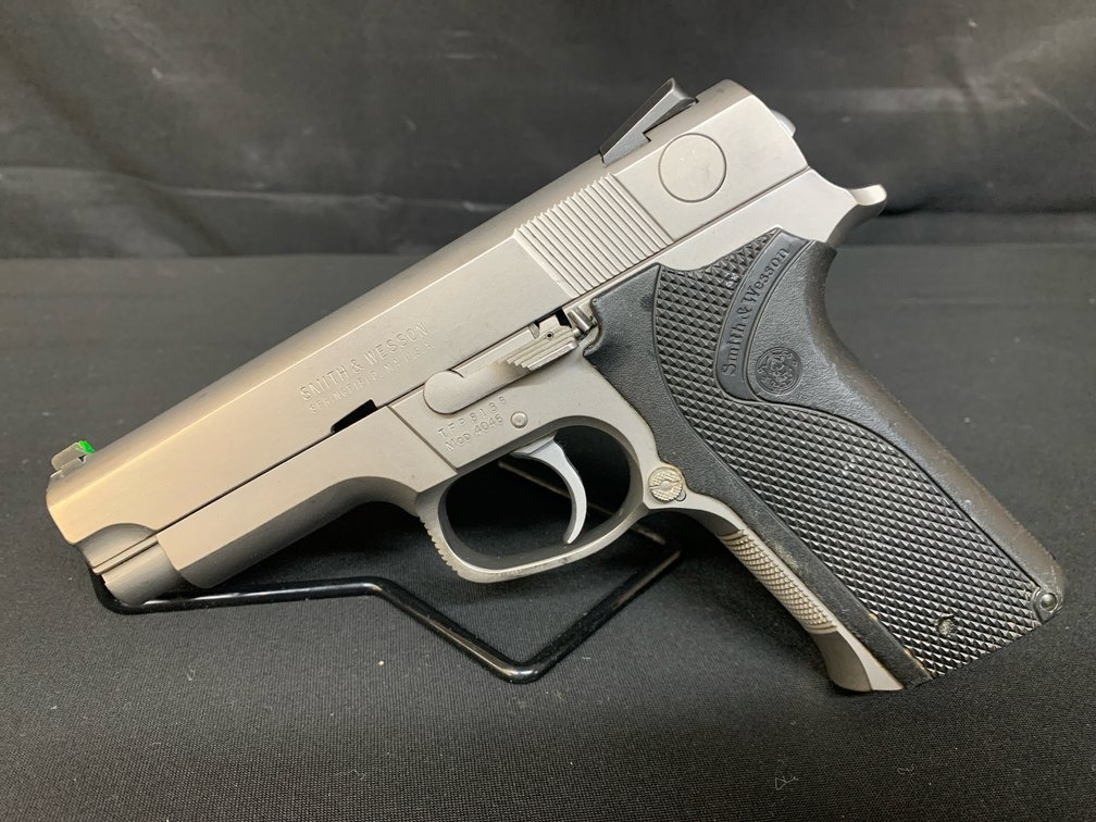 Smith & Wesson .40 S&W Semi-Automatic Pistol