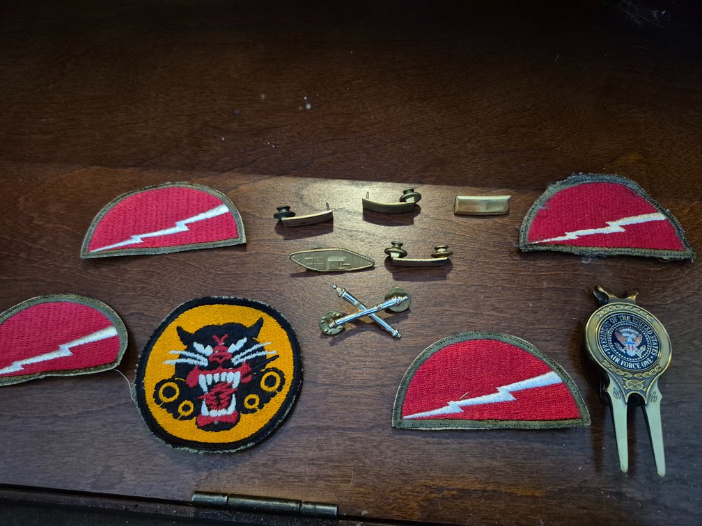 Military Patches/Insignia Pins/Air Force One Divot Tool