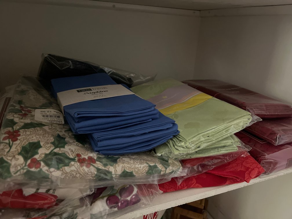 Table Linens, Holiday Tablecloths, and Cloth Napkin Sets