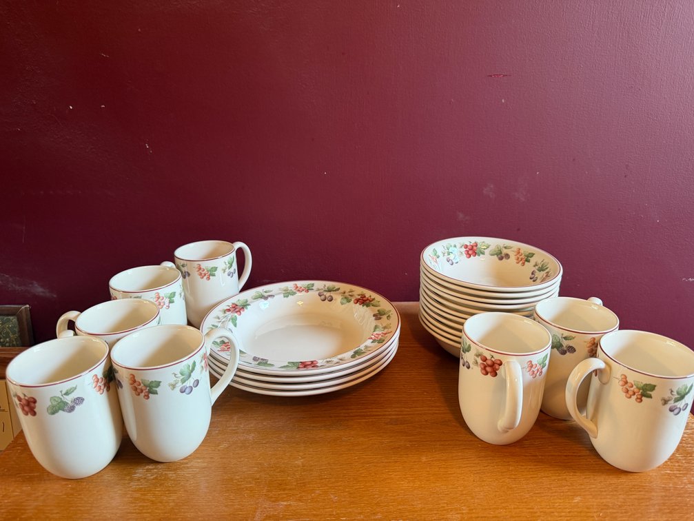 Wedgwood Queen's Ware Provence Ceramic Dinnerware Set
