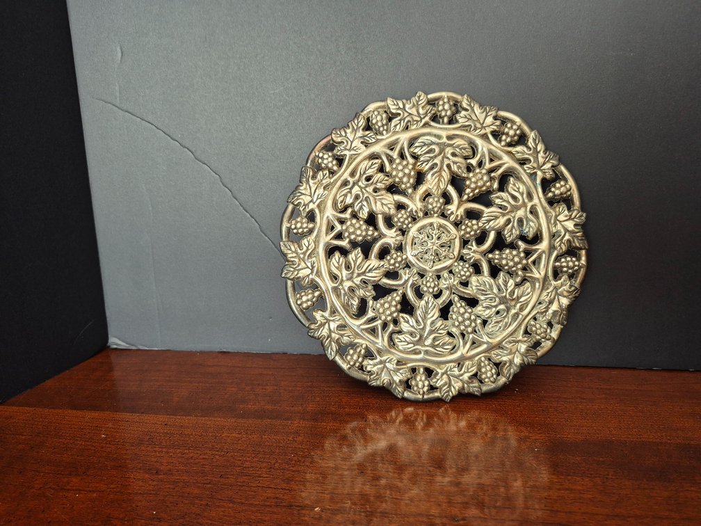 Godinger Grapevine Footed Trivet